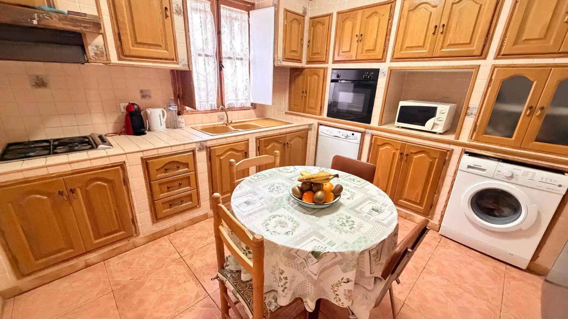 Kitchen of Houses for sale in Elche / Elx  with Heating, Private garden and Storage room