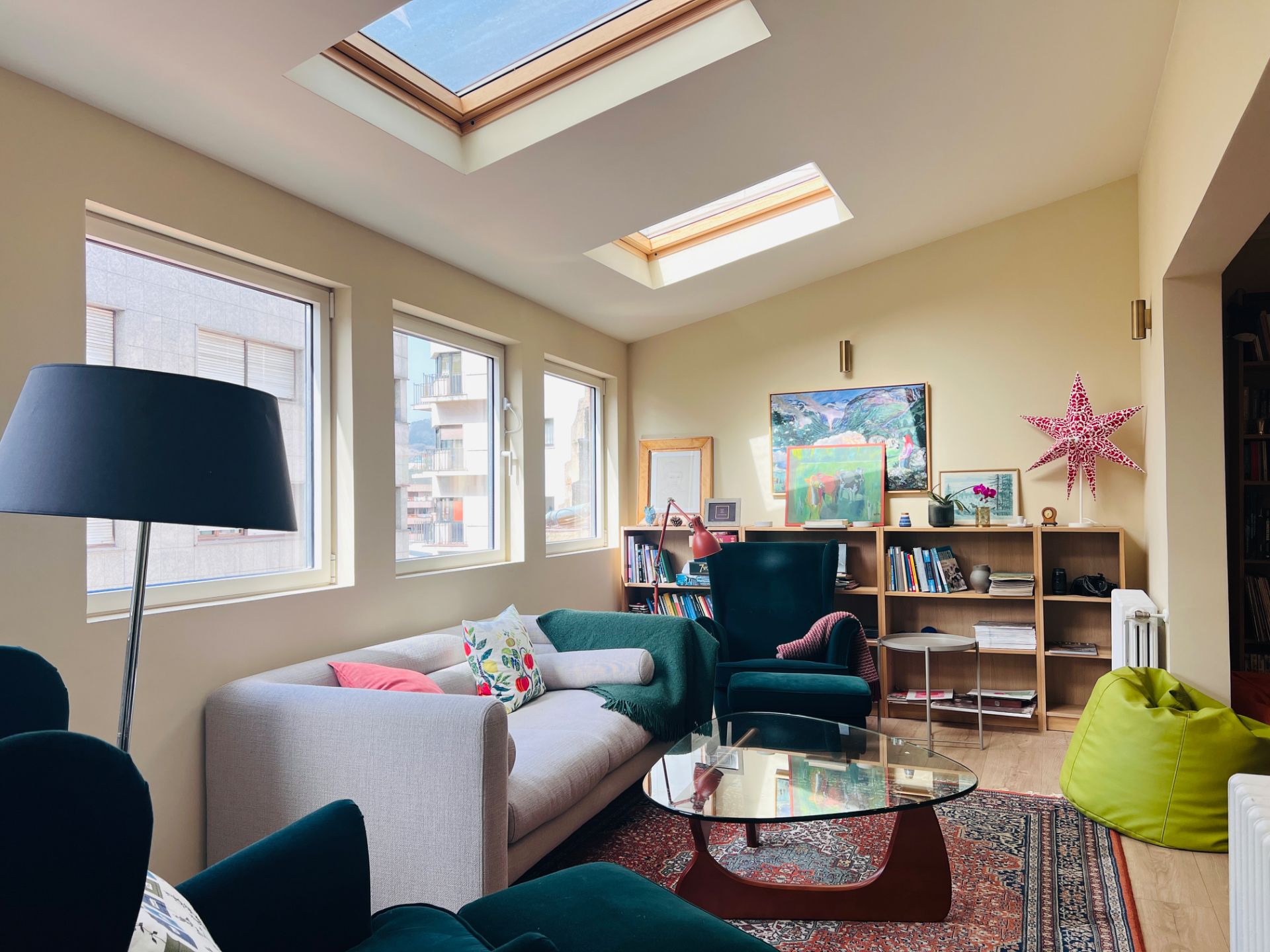 Sala d'estar de Pis en venda en Oviedo  amb Calefacció, Parquet i Traster