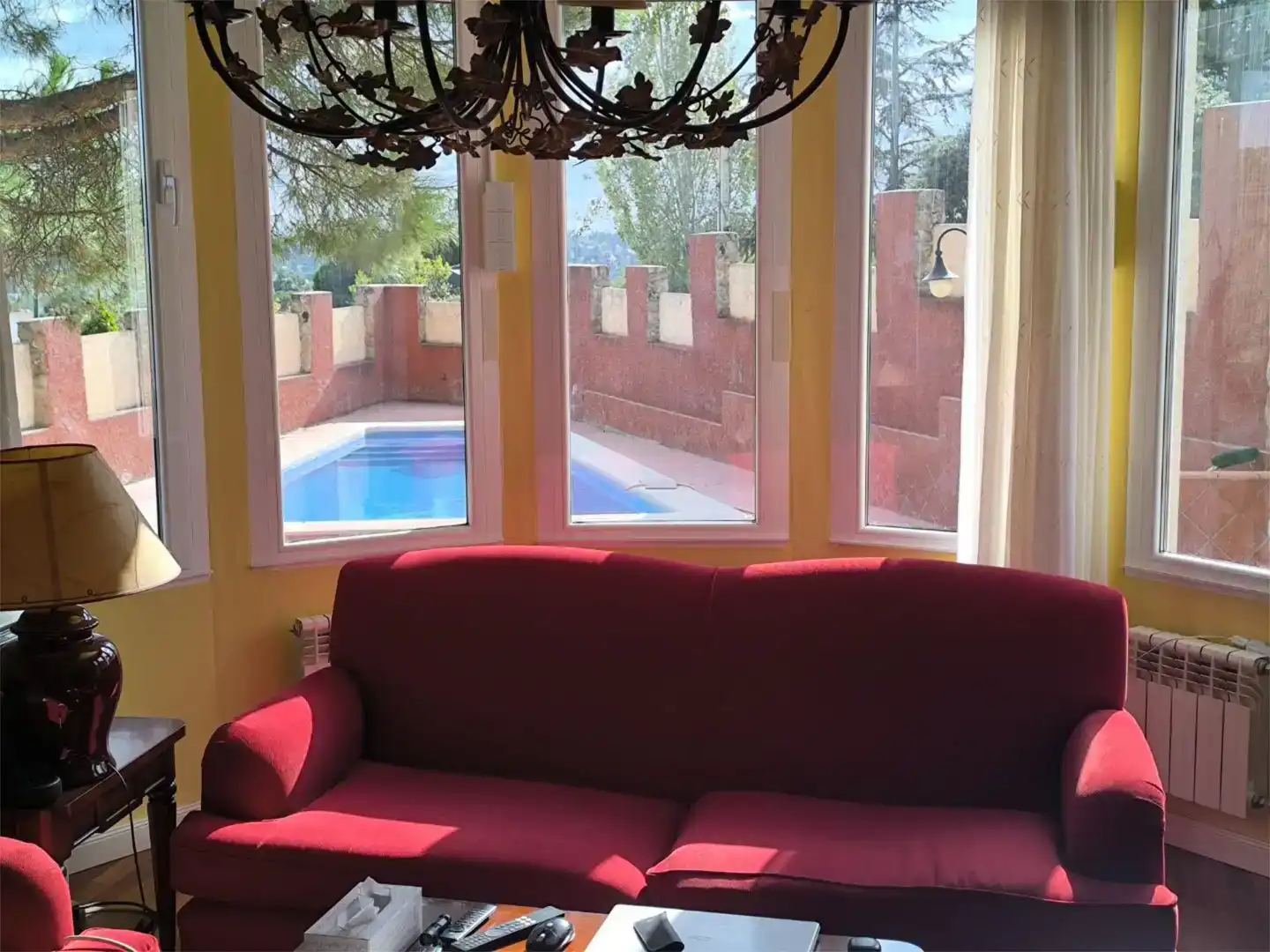 Wohnzimmer von Wohnung zum Verkauf in Torrelodones mit Klimaanlage, Schwimmbad und Balkon