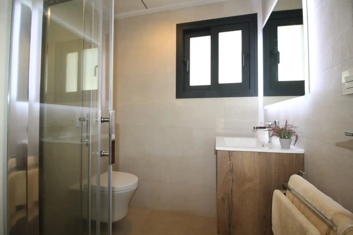Baño de Casa o chalet en venta en La Nucia con Aire acondicionado, Calefacción y Jardín privado
