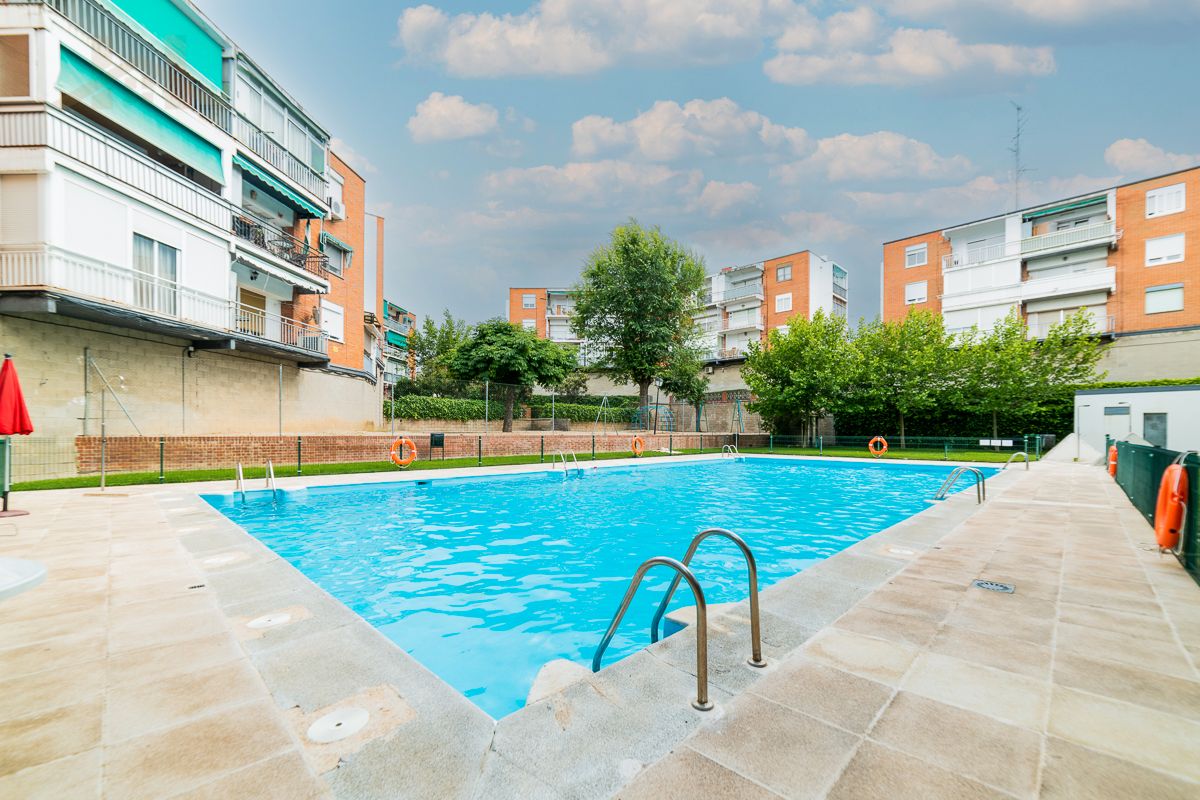 Swimming pool of Flat for sale in Navalcarnero  with Air Conditioner, Heating and Terrace