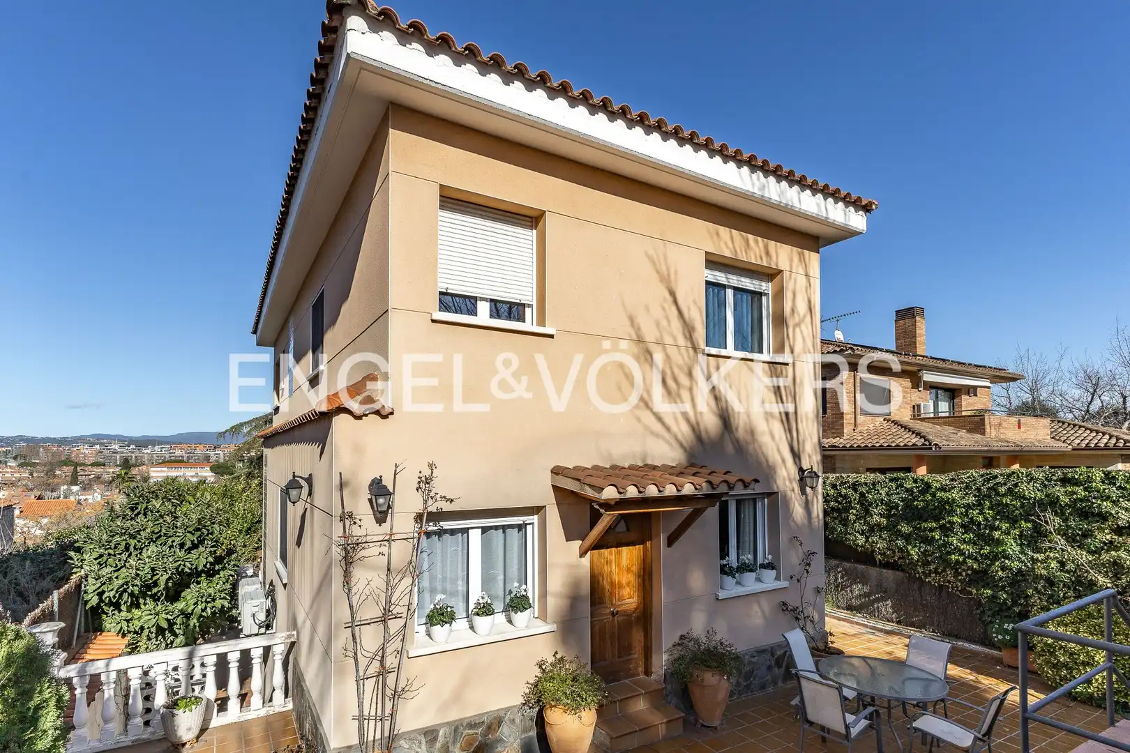 Exterior view of Houses for sale in Sant Cugat del Vallès  with Air Conditioner, Heating and Private garden