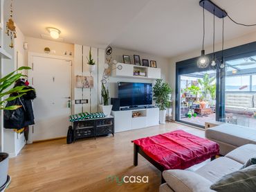 Piso con piscina en venta en Carrer Jardí del Pessebre Vivent
