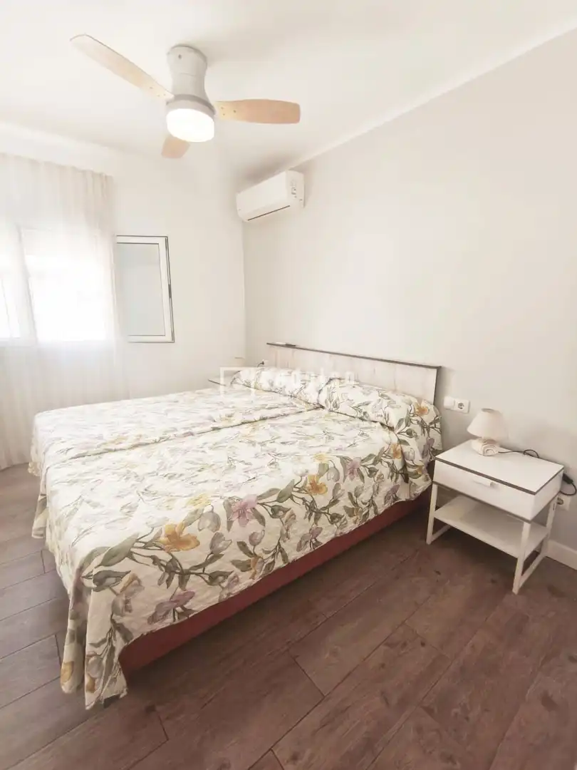 Schlafzimmer von Wohnung zur Miete in Málaga mit Klimaanlage und Parkett