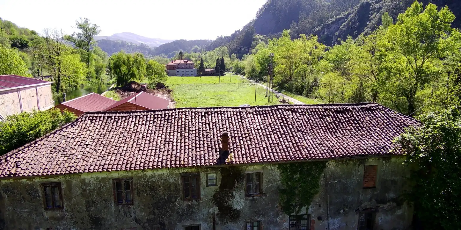 Vista exterior de Casa o xalet en venda en San Felices de Buelna