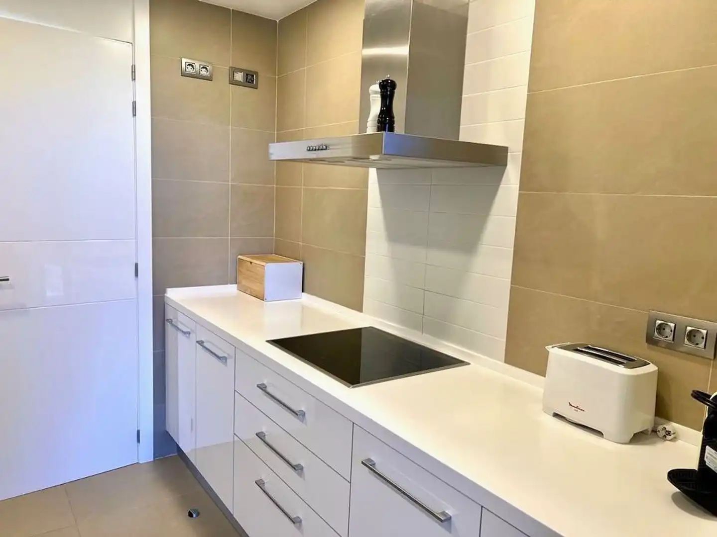 Cuina de Casa o xalet de lloguer en Benidorm amb Aire condicionat, Jardí privat i Moblat