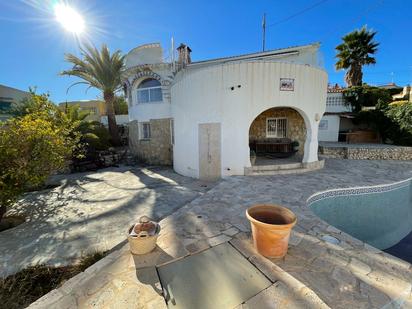 Vista exterior de Casa o xalet en venda en Calpe / Calp amb Aire condicionat, Terrassa i Piscina