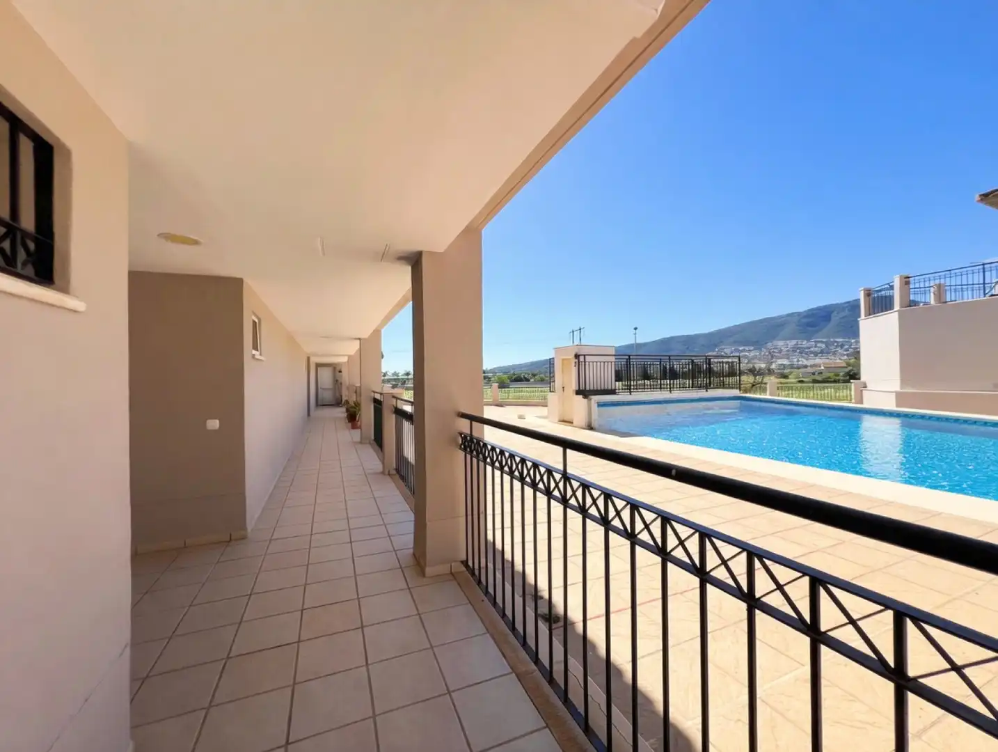 Schwimmbecken von Wohnung zum Verkauf in Málaga mit Klimaanlage, Privatgarten und Terrasse