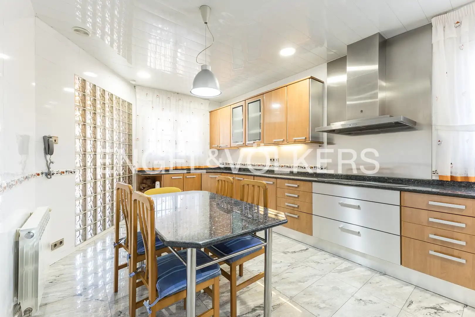 Cocina de Casa o chalet en venta en Molins de Rei con Aire acondicionado, Calefacción y Jardín privado
