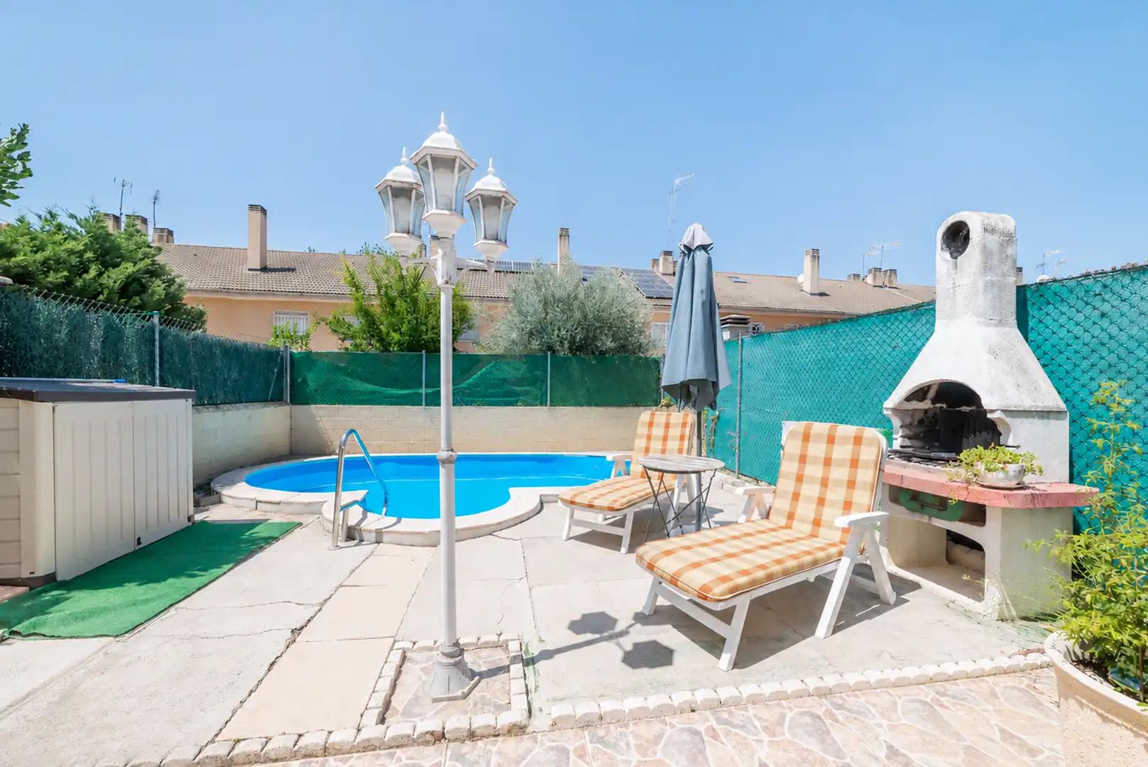 Piscina de Casa adosada en venda en Parla amb Aire condicionat, Calefacció i Piscina