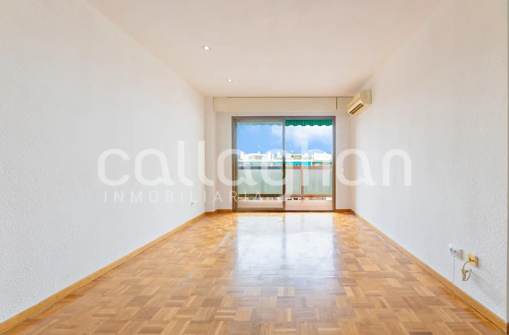 Sala d'estar de Pis de lloguer en Valencia amb Aire condicionat, Calefacció i Terrassa
