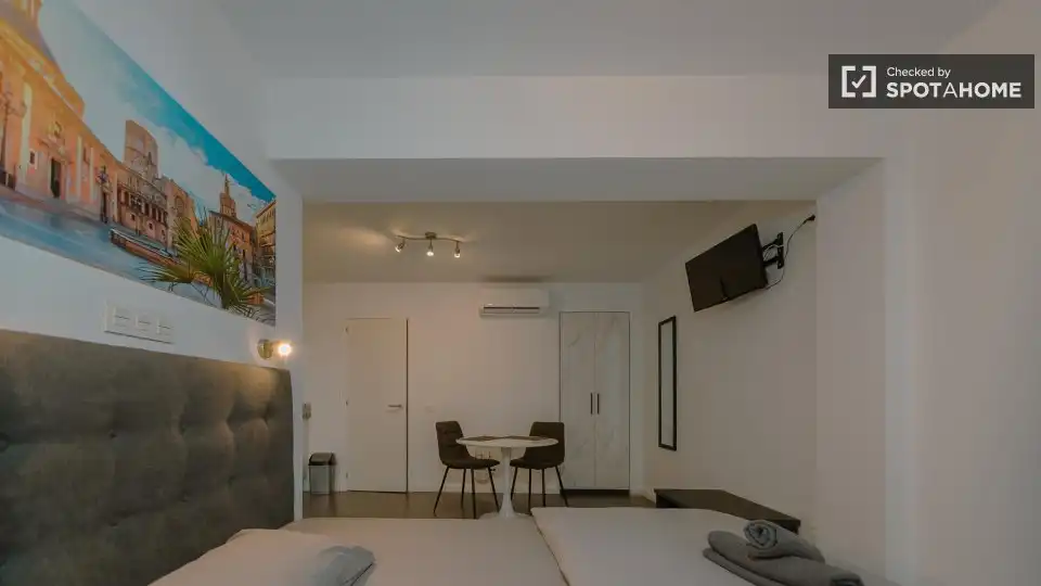 Habitación de Piso de alquiler en Valencia con Aire acondicionado, Calefacción y Amueblado