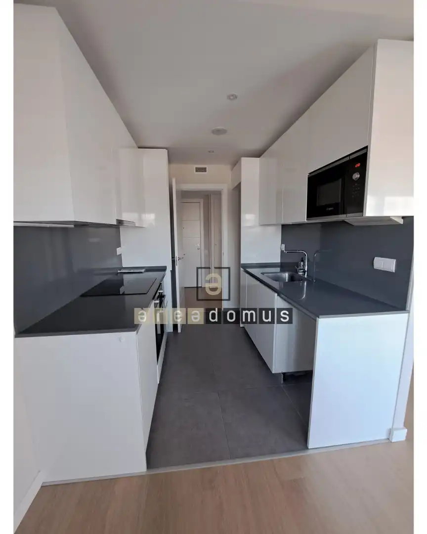 Cocina de Piso en venta en Sant Feliu de Llobregat con Calefacción, Jardín privado y Piscina