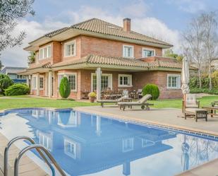 Jardí de Casa o xalet en venda en Cerdanyola del Vallès amb Aire condicionat, Calefacció i Jardí privat