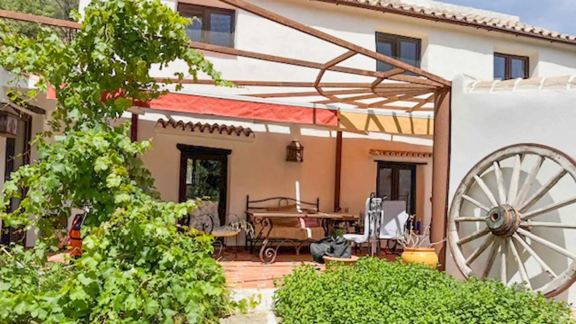 Terrassa de Casa o xalet en venda en Casares amb Jardí privat, Terrassa i Piscina