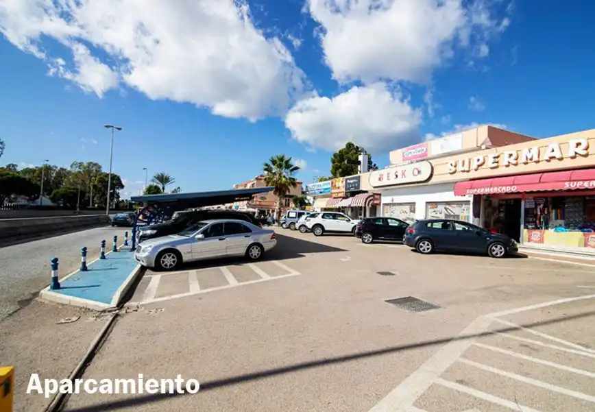 Außenansicht von Gebäude zum Verkauf in Estepona