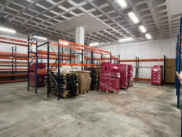 Fabrikhallen zur Miete in Santa Cruz de Bezana mit Alarm