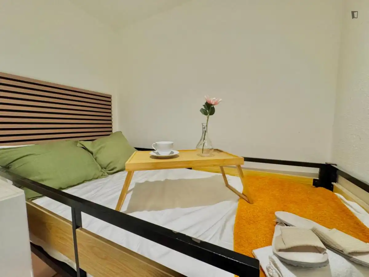 Dormitori de Apartament de lloguer en  Madrid Capital amb Moblat, Rentadora i Microones