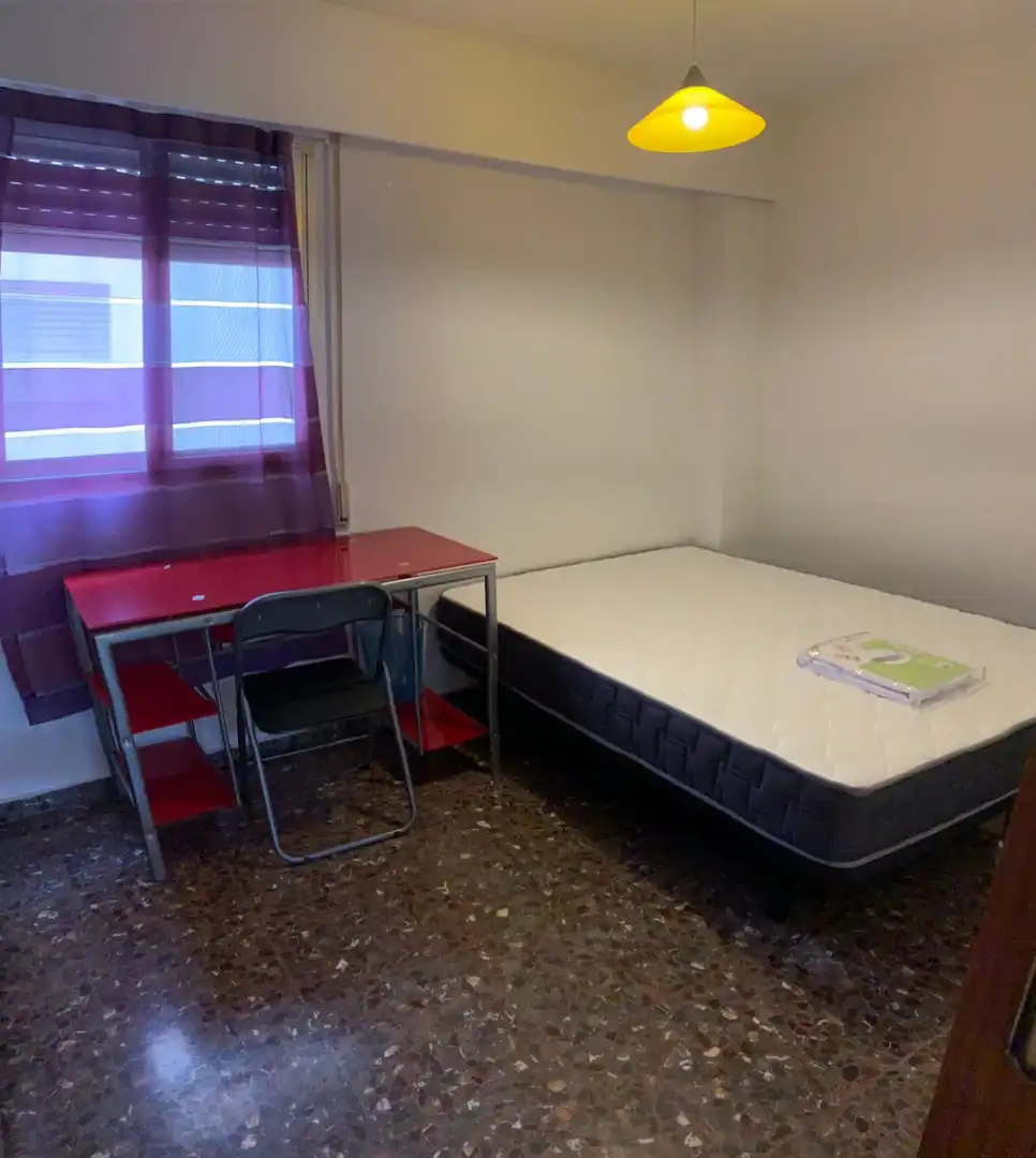 Schlafzimmer von Wohnung zur Miete in Valencia mit Möbliert und Balkon