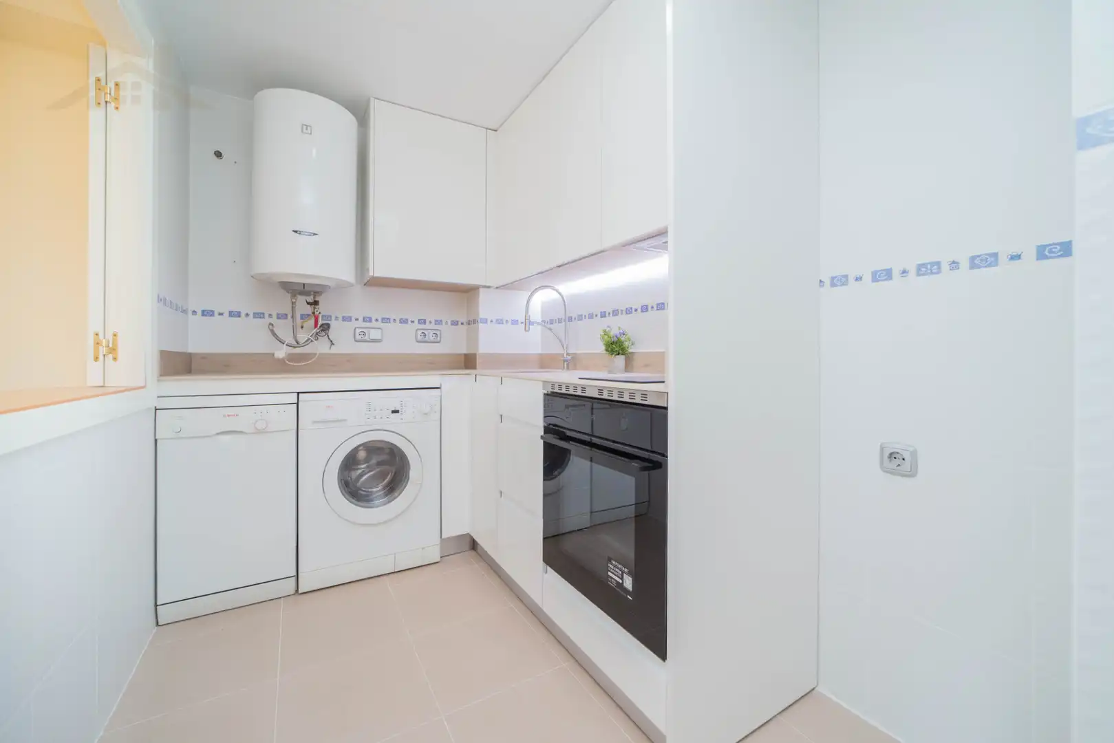 Kitchen of Flat for sale in Madrid  with Air Conditioner, Heating and Storage room