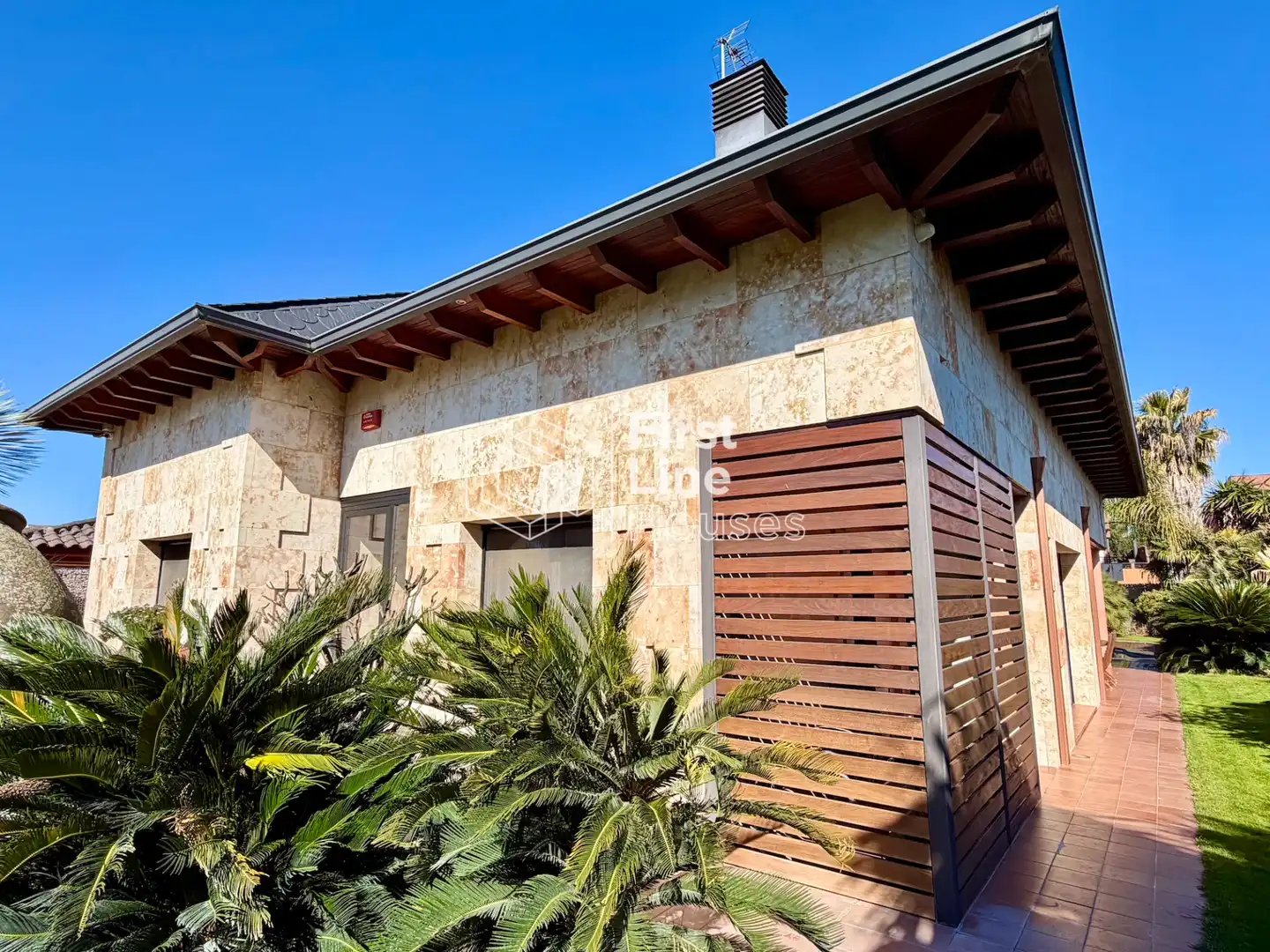 Vista exterior de Casa o xalet en venda en Vidreres amb Aire condicionat, Calefacció i Jardí privat