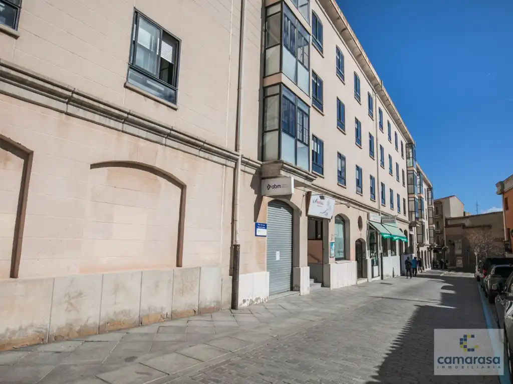 Vista exterior de Local en venta en Ávila