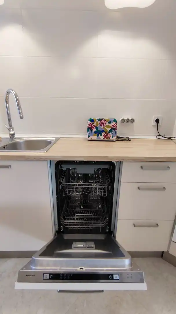 Cuina de Pis de lloguer en Torrevieja amb Aire condicionat i Balcó