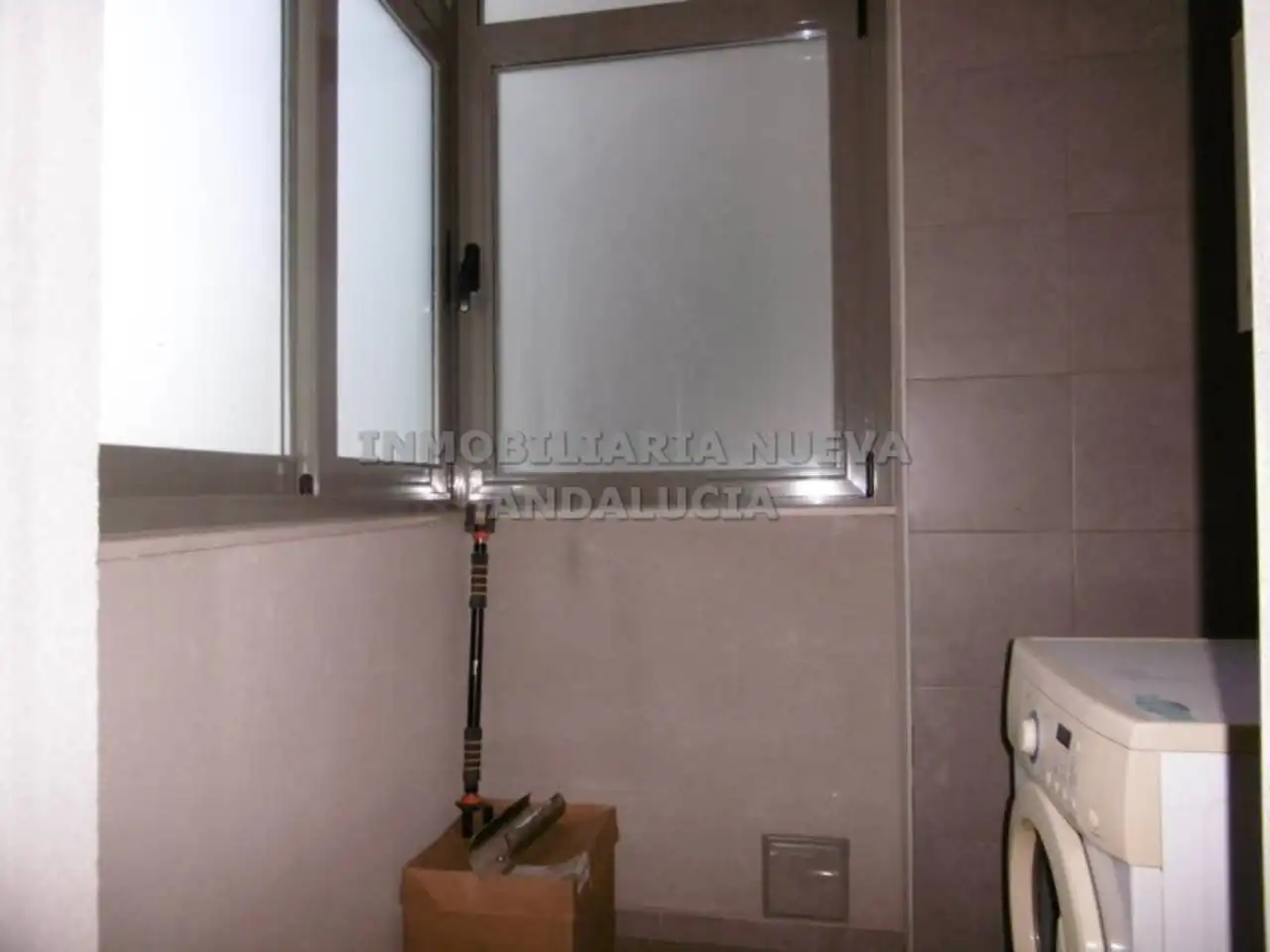 Baño de Piso de alquiler en Almería con Aire acondicionado, Parquet y Amueblado