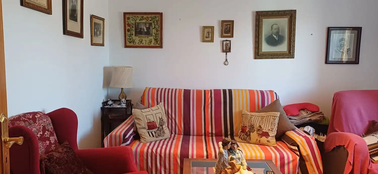Sala d'estar de Casa o xalet en venda en Valderrey amb Calefacció, Terrassa i Traster