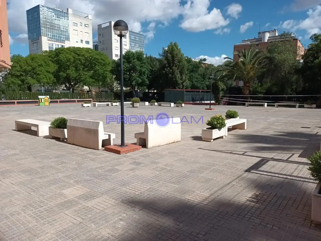 Vista exterior de Pis en venda en Sevilla amb Aire condicionat