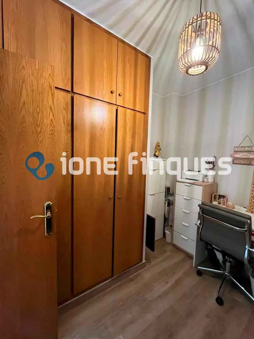 Schlafzimmer von Wohnung zum Verkauf in Terrassa mit Heizung, Balkon und Internet