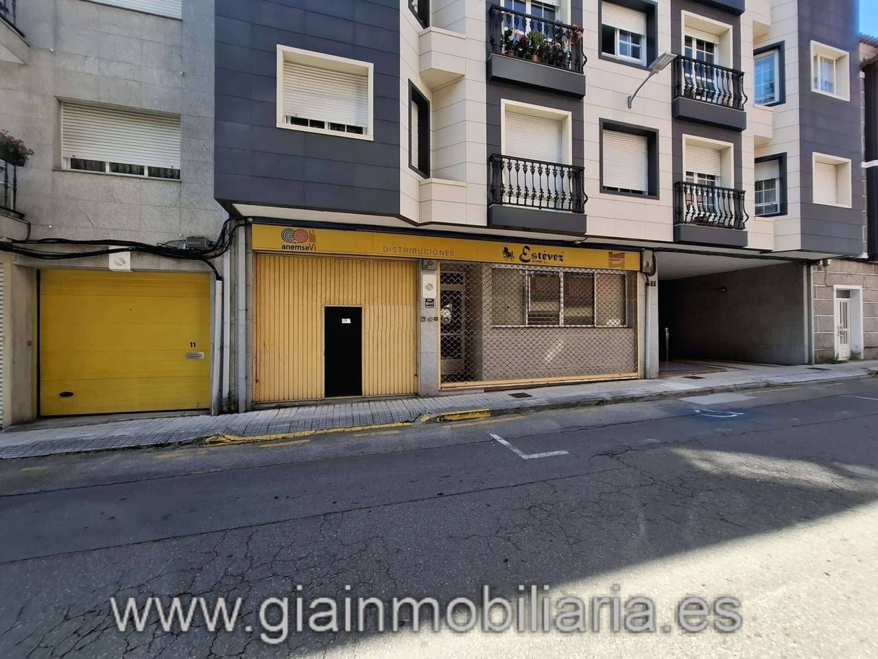 Vista exterior de Local en venda en Vilagarcía de Arousa amb Alarma