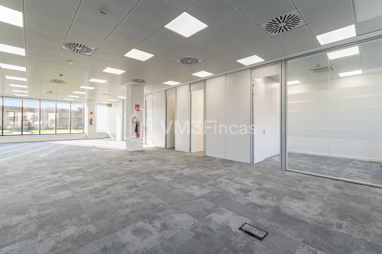 Büro zur Miete in El Prat de Llobregat mit Klimaanlage, Heizung und Terrasse
