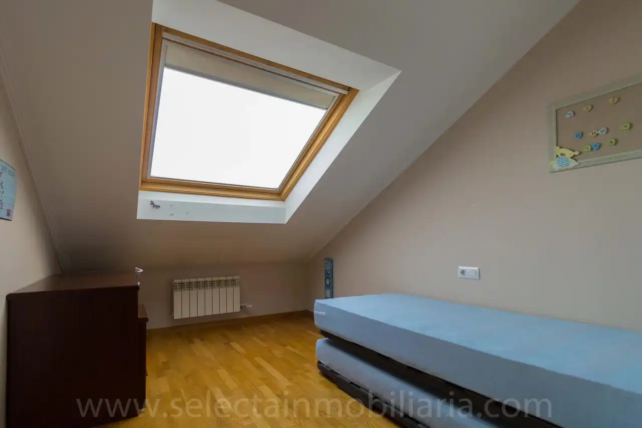 Dachboden zur Miete in Pontevedra Capital  mit Heizung, Terrasse und Schwimmbad