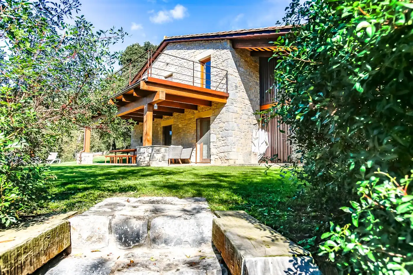 Garden of Country homes for sale in Montagut i Oix  with Private garden, Terrace and Swimming Pool