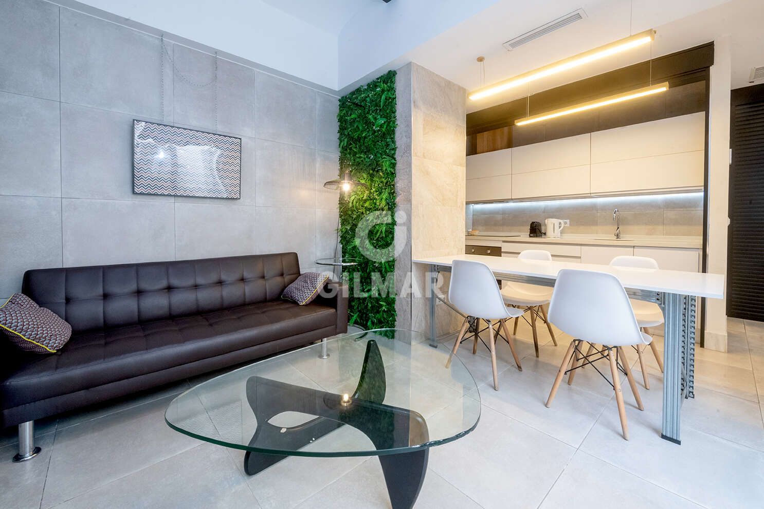 Living room of Flat for sale in  Sevilla Capital  with Terrace, Swimming Pool and Furnished
