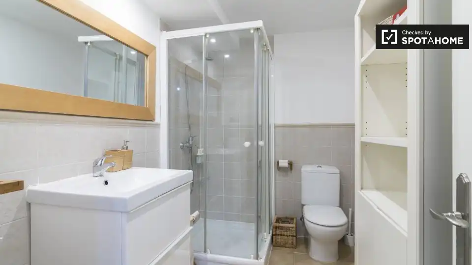 Baño de Apartamento para compartir en Bilbao  con Aire acondicionado, Calefacción y Terraza