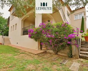 Vista exterior de Casa o xalet en venda en La Bisbal d'Empordà amb Aire condicionat, Calefacció i Jardí privat