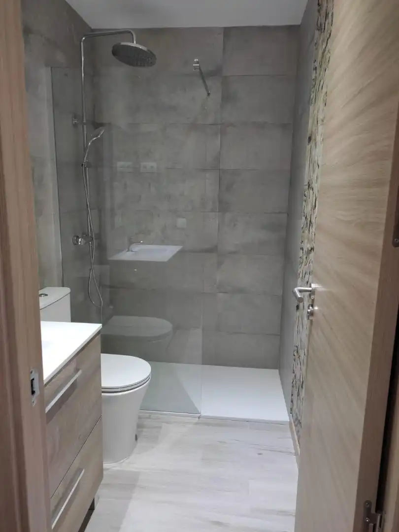 Bany de Apartament en venda en Getafe amb Aire condicionat, Calefacció i Moblat
