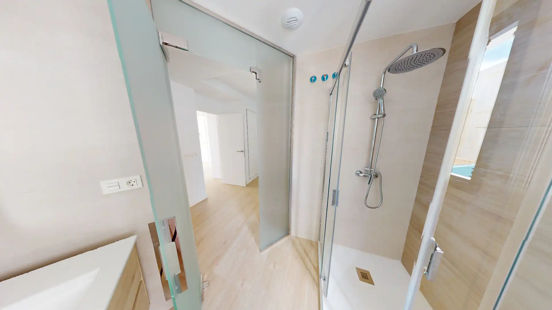 Bany de Pis en venda en Almería amb Aire condicionat, Calefacció i Parquet