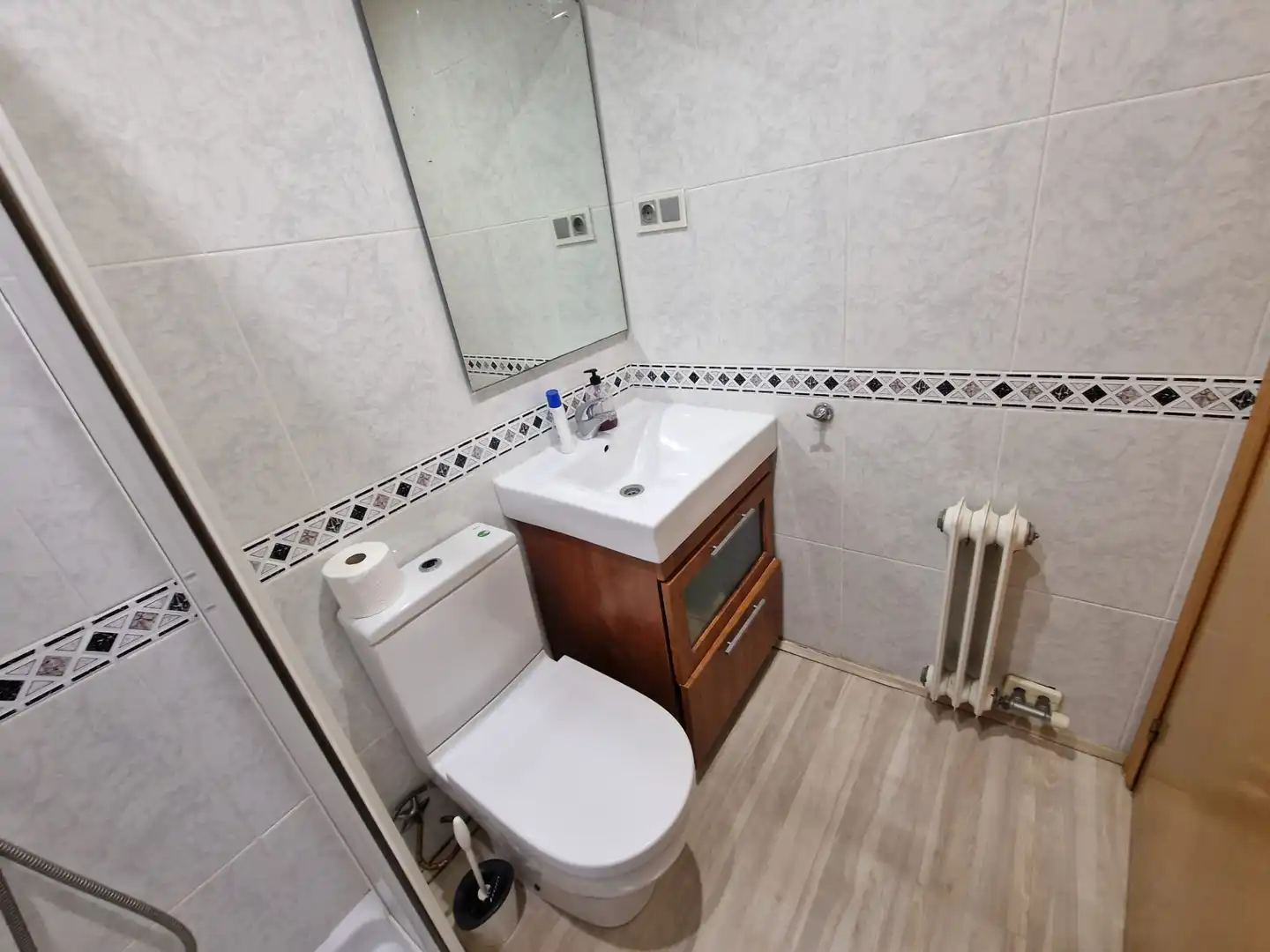 Bathroom of Flat for sale in Montcada i Reixac  with Air Conditioner, Heating and Storage room