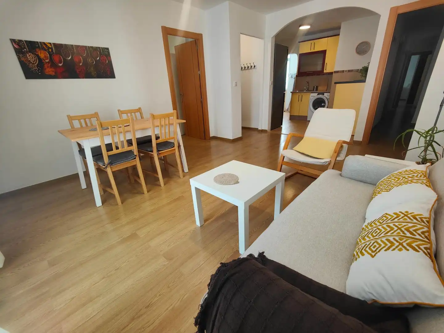 Living room of Flat for rent in Granada  with Air Conditioner, Heating and Furnished