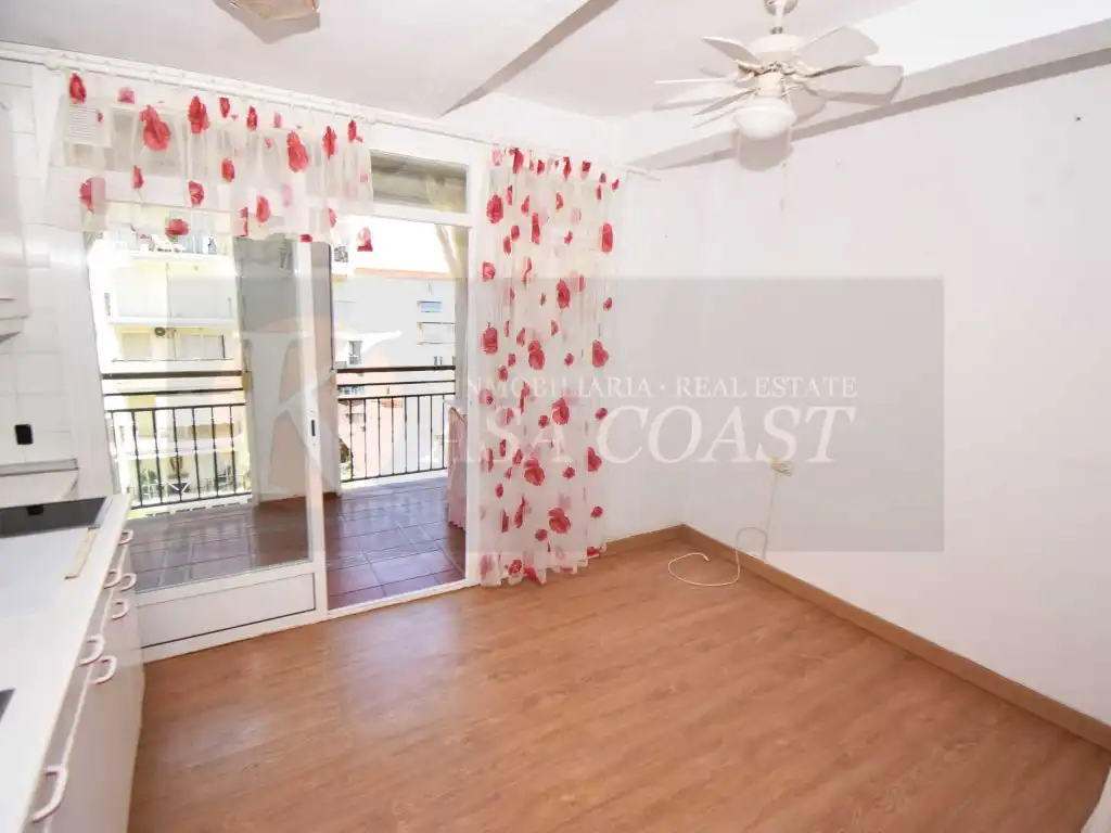 Habitación de Piso en venta en Fuengirola con Aire acondicionado y Terraza