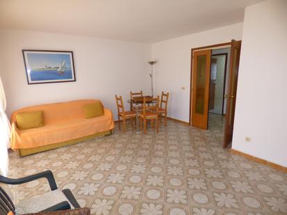 Sala d'estar de Apartament en venda en Malgrat de Mar amb Jardí privat, Terrassa i Piscina comunitària