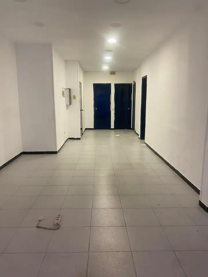 Locale commerciale in vendita a Carrer Canonge Brugulat, imagen 2
