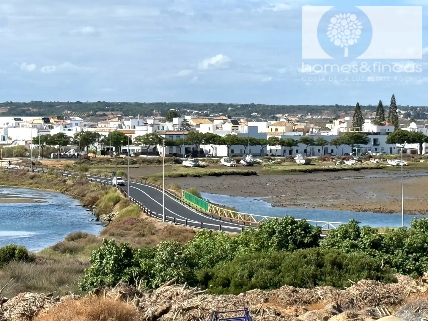 Vista exterior de Ático en venta en Ayamonte con Aire acondicionado, Amueblado y Piscina comunitaria
