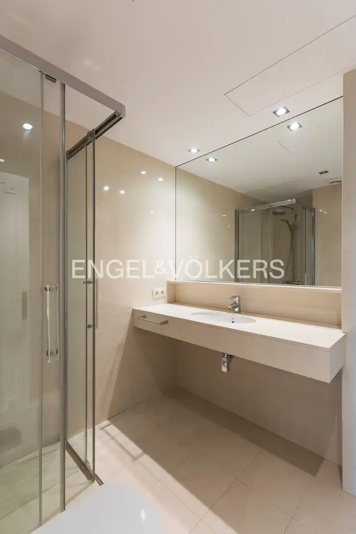 Baño de Piso de alquiler en Madrid con Aire acondicionado, Calefacción y Parquet