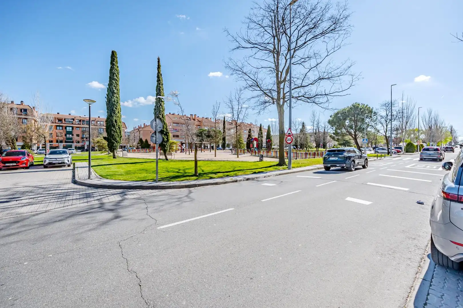 Außenansicht von Wohnung zur Miete in Las Rozas de Madrid mit Klimaanlage, Heizung und Privatgarten