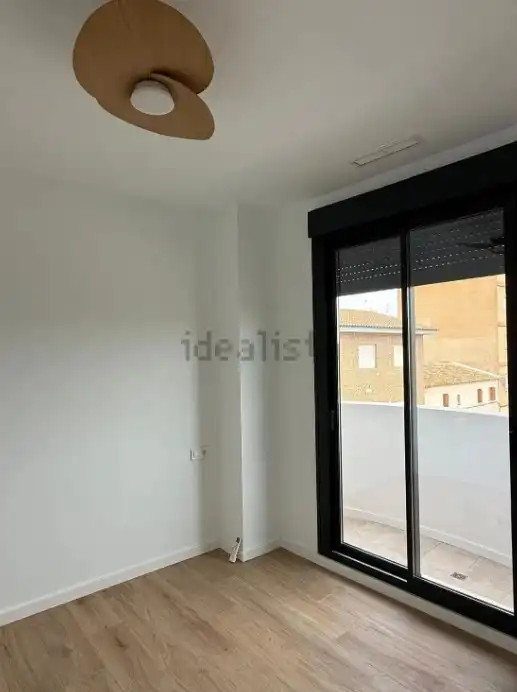 Dormitori de Pis de lloguer en La Pobla de Vallbona amb Aire condicionat, Calefacció i Terrassa