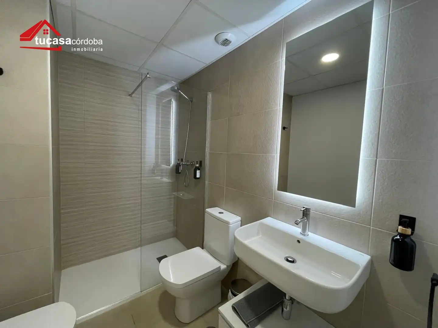Bany de Apartament en venda en Córdoba amb Aire condicionat, Calefacció i Parquet